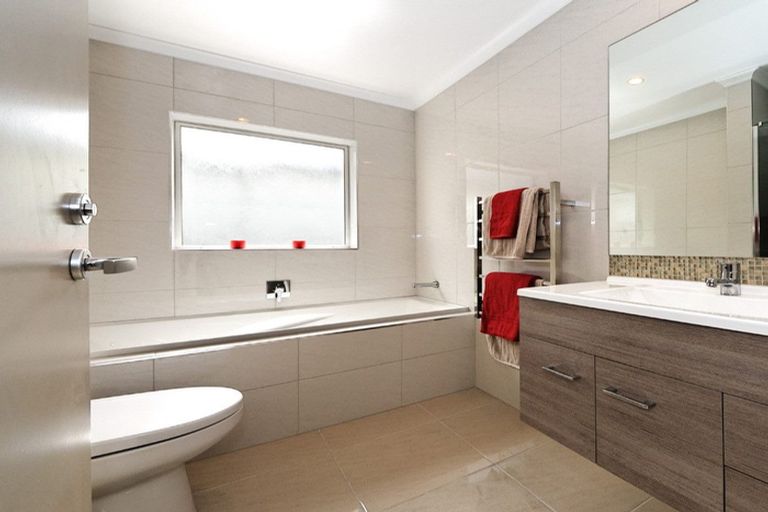 Photo of property in 5 Poaka Road, Hobsonville, Auckland, 0616