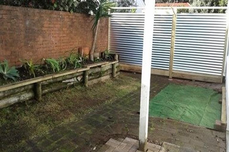 Photo of property in 5/19 Milton Road, Orewa, 0931