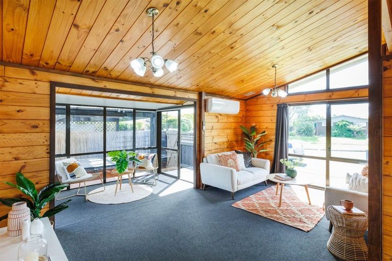 Photo of property in 11 Waltham Court, Cloverlea, Palmerston North, 4412