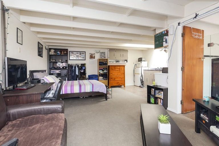 Photo of property in 2a Coniston Avenue, Te Atatu South, Auckland, 0610