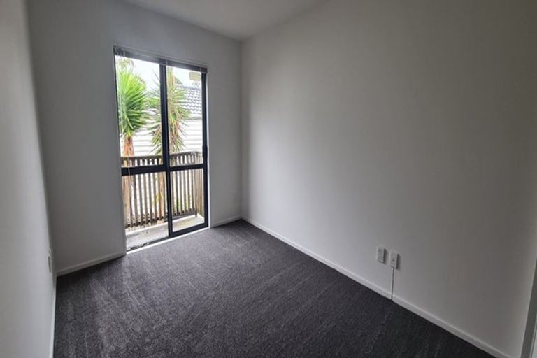 Photo of property in 37 Rakich Place, Henderson, Auckland, 0612