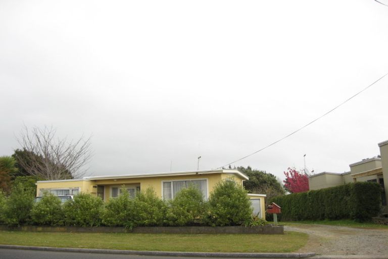 Photo of property in 88 Wairau Road, Oakura, 4314