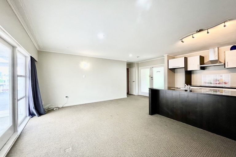 Photo of property in 304 Te Atatu Road, Te Atatu South, Auckland, 0610