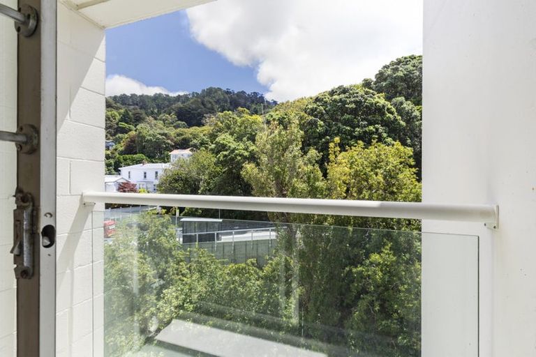 Photo of property in Grosvenor Flats, 19 Cottleville Terrace, Thorndon, Wellington, 6011