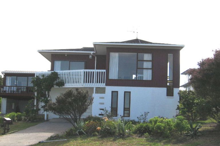 Photo of property in 2/52 Seaview Road, Castor Bay, Auckland, 0620