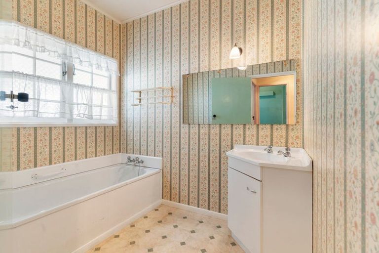 Photo of property in 16 Hogg Crescent, Masterton, 5810
