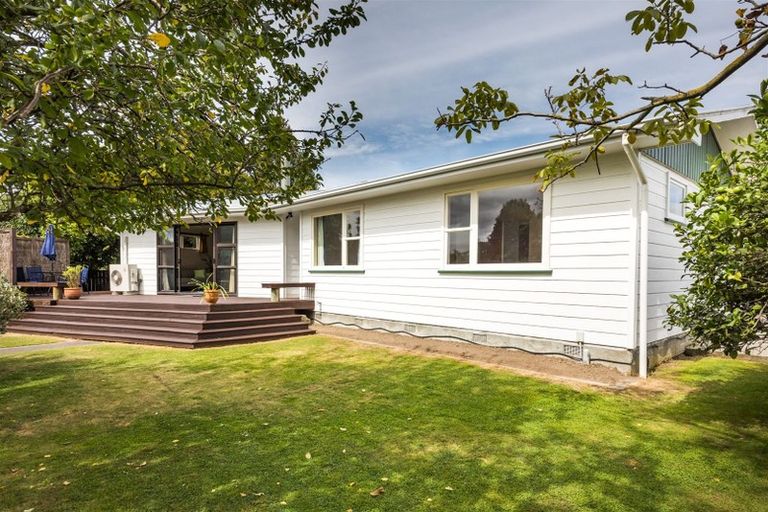 Photo of property in 1 Charwell Place, Highbury, Palmerston North, 4412