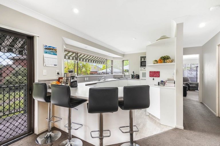 Photo of property in 11 Sunset Close, Western Heights, Hamilton, 3200