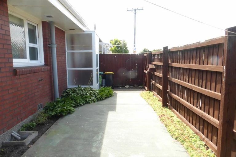 Photo of property in 2/7a Curletts Road, Sockburn, Christchurch, 8042