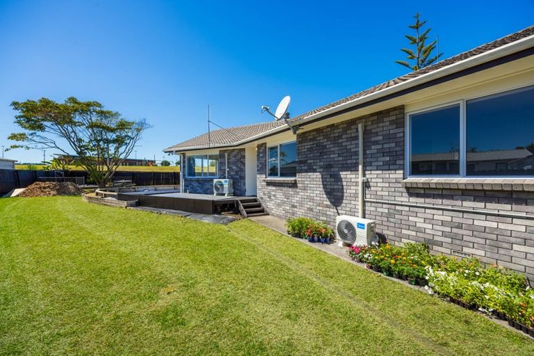 Photo of property in 15 Advocate Place, Randwick Park, Auckland, 2105