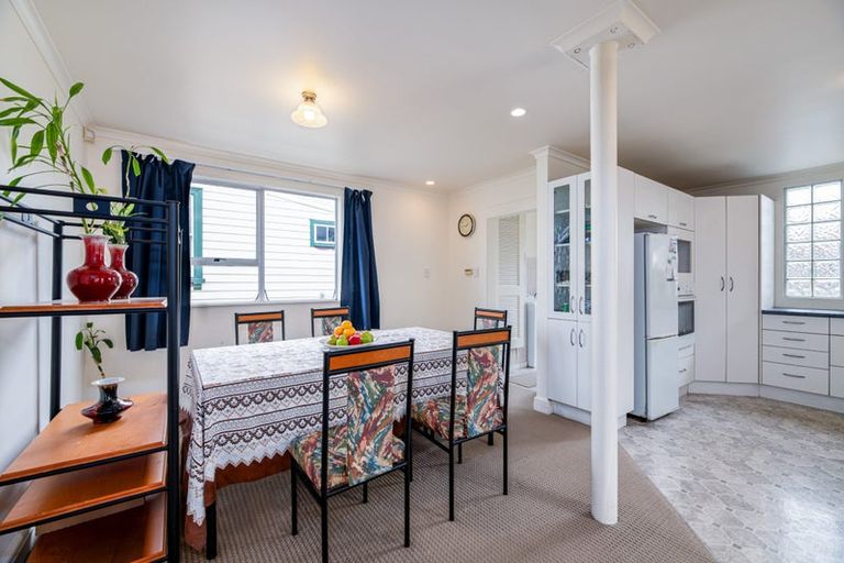 Photo of property in 71 Hutchinson Avenue, New Lynn, Auckland, 0600