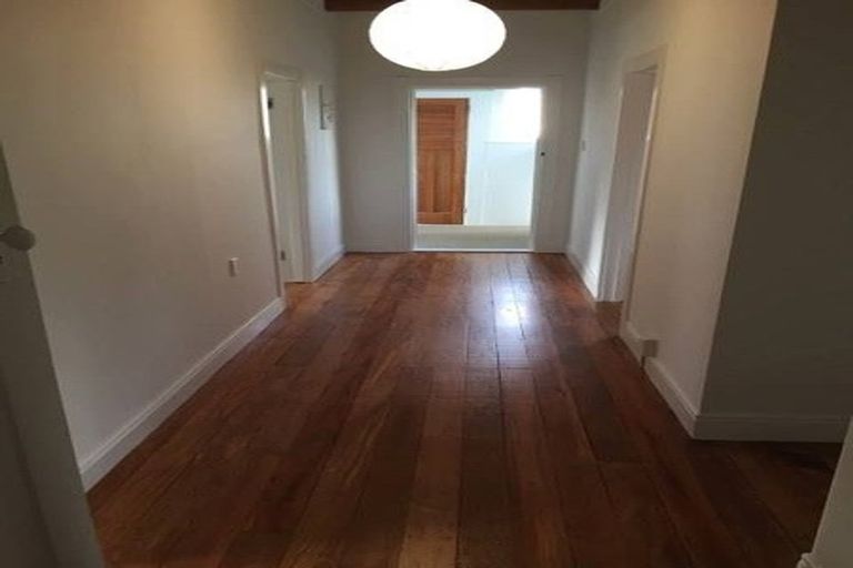 Photo of property in 917 Heretaunga Street East, Parkvale, Hastings, 4122