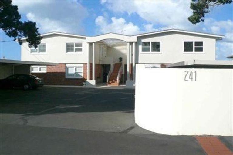 Photo of property in 3/241 Hurstmere Road, Takapuna, Auckland, 0622