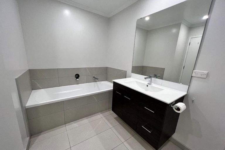 Photo of property in 13 Saltmarsh Road, Hobsonville, Auckland, 0616