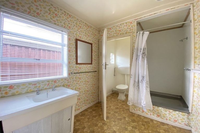 Photo of property in 35 Cedar Drive, Kelvin Heights, Queenstown, 9300