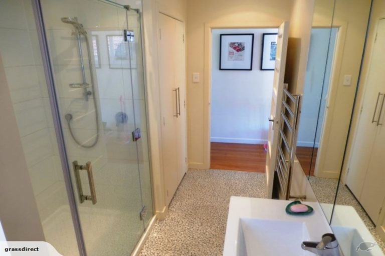 Photo of property in 6 Nelson Avenue, Northcote Point, Auckland, 0627