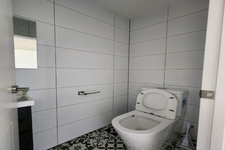 Photo of property in 128b Hutchinsons Road, Bucklands Beach, Auckland, 2014