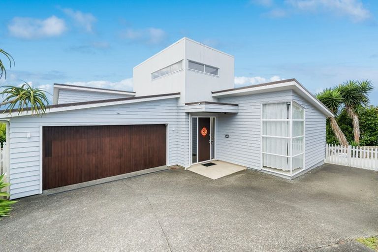 Photo of property in 90 Oakway Drive, Schnapper Rock, Auckland, 0632