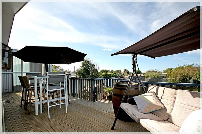 Photo of property in 27 Nuku Street, Tangimoana, 4822