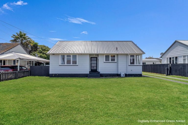 Photo of property in 33 Matipo Street, Castlecliff, Whanganui, 4501