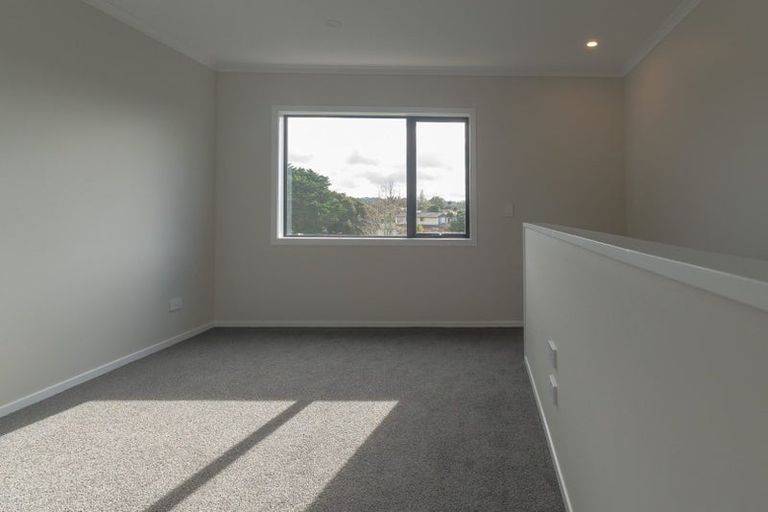 Photo of property in 2/125b Metcalfe Road, Ranui, Auckland, 0612