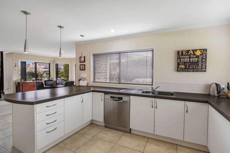 Photo of property in 9 Barry Curtis Place, Levin, 5510
