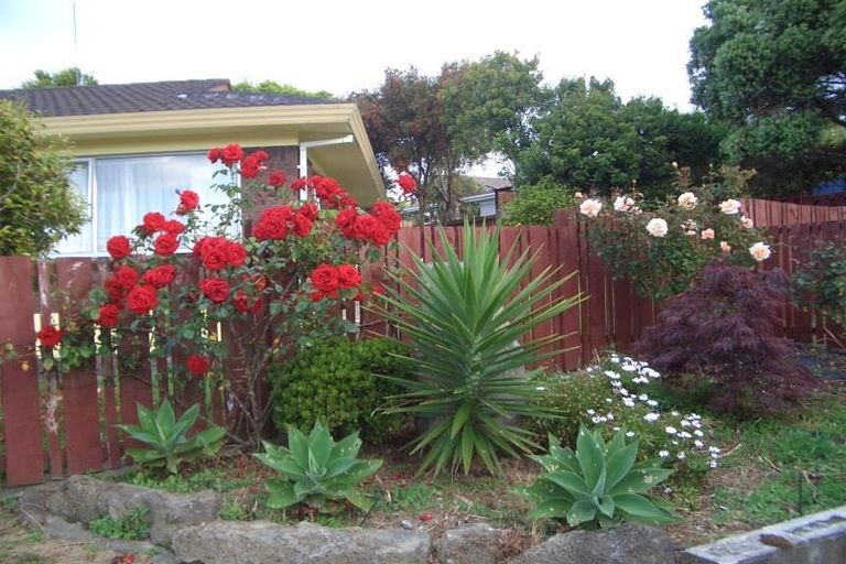 Photo of property in 2/15 Ballater Place, Highland Park, Auckland, 2010