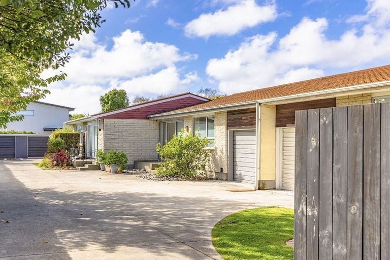 Photo of property in 2/104 Picton Avenue, Riccarton, Christchurch, 8011