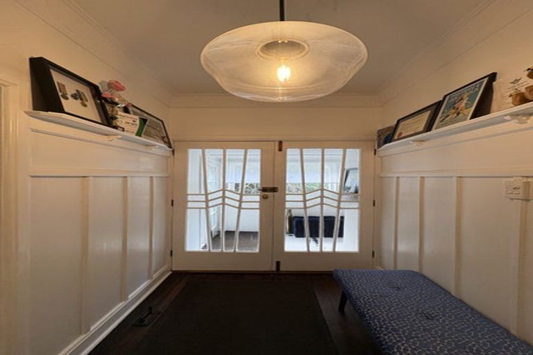 Photo of property in 26 Waitohu Road, York Bay, Lower Hutt, 5013