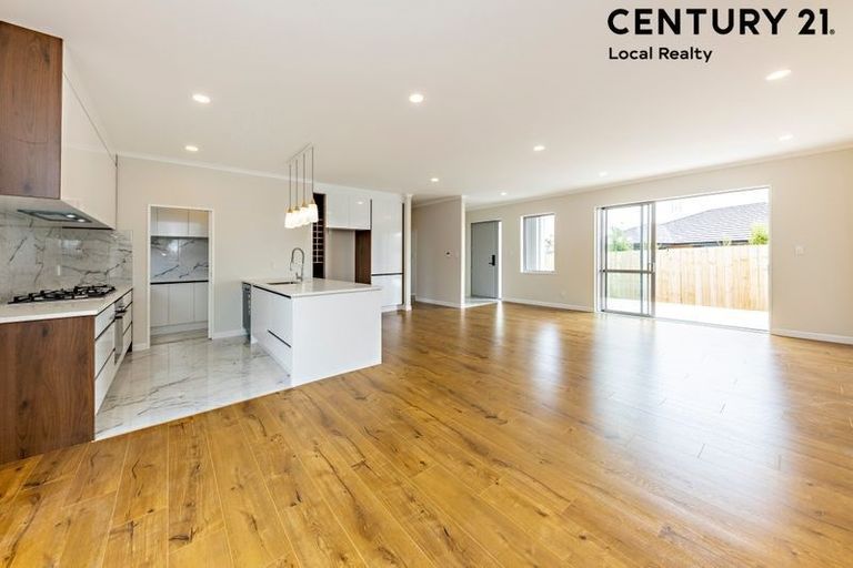 Photo of property in 1 Huahua Crescent, Papakura, 2110