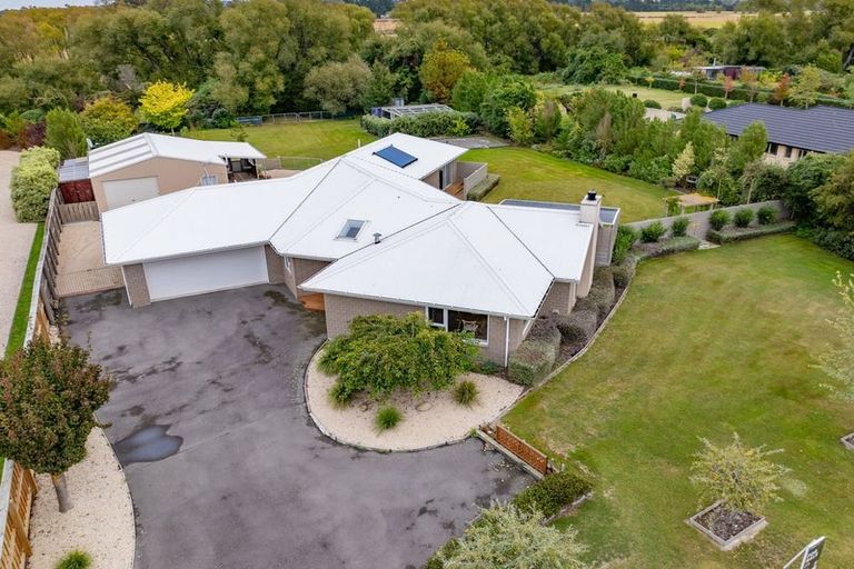 Photo of property in 8 Riverside Way, Amberley, 7410