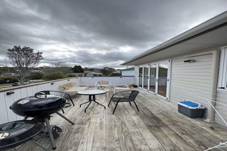 Photo of property in 62 La Rosa Street, Green Bay, Auckland, 0604