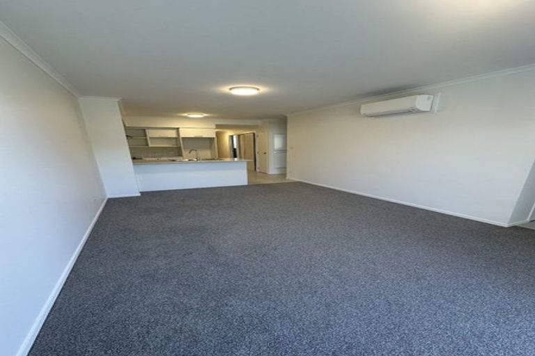 Photo of property in 27 Manarini Road, Westgate, Auckland, 0614