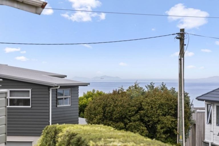 Photo of property in 1/52 Gulf View Road, Murrays Bay, Auckland, 0630