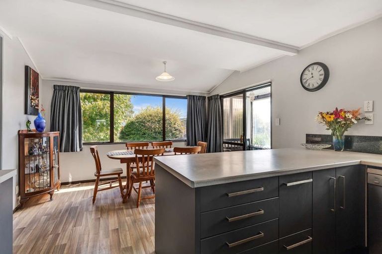 Photo of property in 26 Aquarius Drive, Kawaha Point, Rotorua, 3010