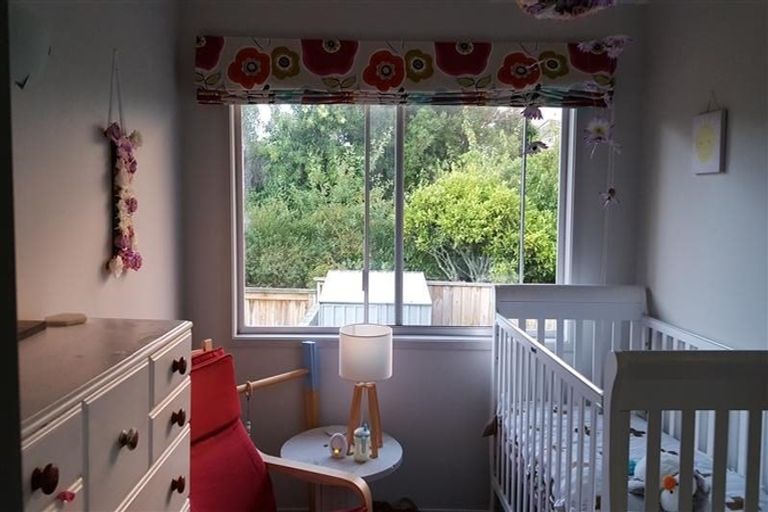 Photo of property in 2/29 Sealy Road, Torbay, Auckland, 0630