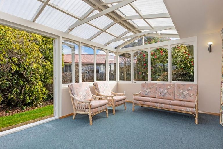 Photo of property in 16 Geelong Place, Burnside, Christchurch, 8053