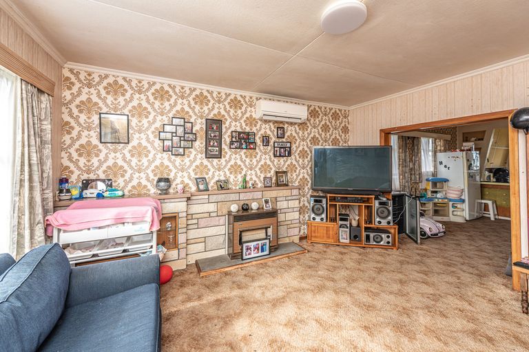 Photo of property in 4 Tongariro Street, Castlecliff, Whanganui, 4501