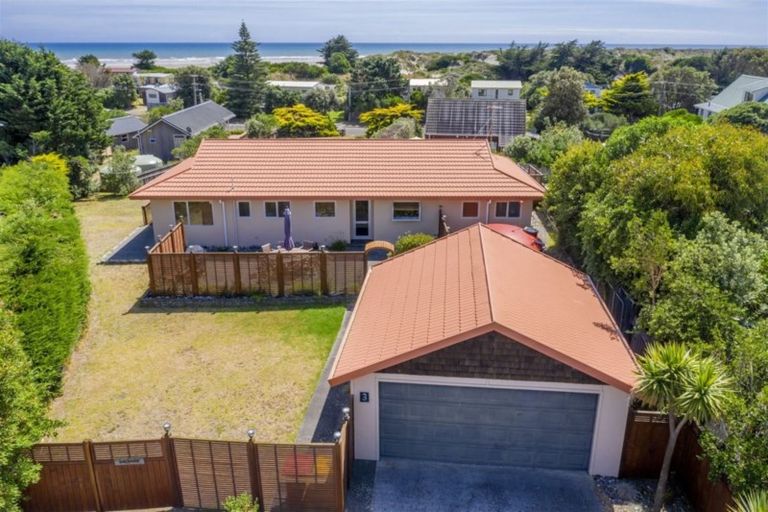 Photo of property in 3 Norna Grove, Waikawa Beach, Levin, 5573