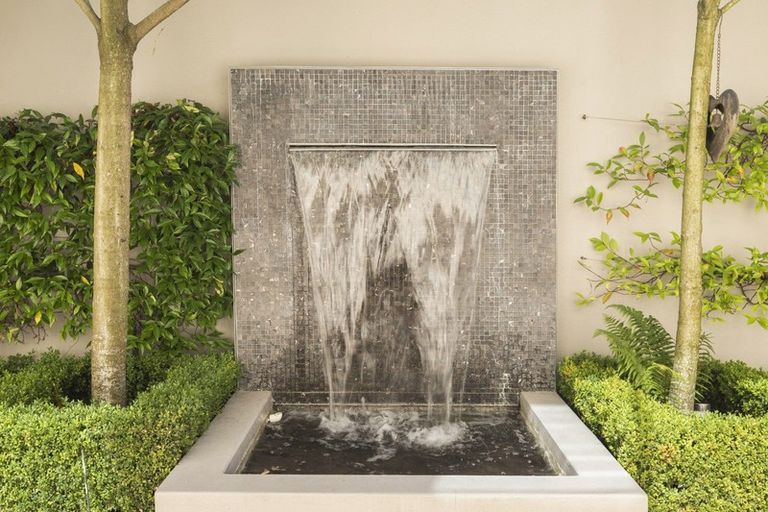 Photo of property in 103 Aikmans Road, Merivale, Christchurch, 8014