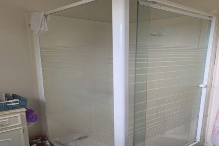 Photo of property in 1/227 East Coast Road, Campbells Bay, Auckland, 0620