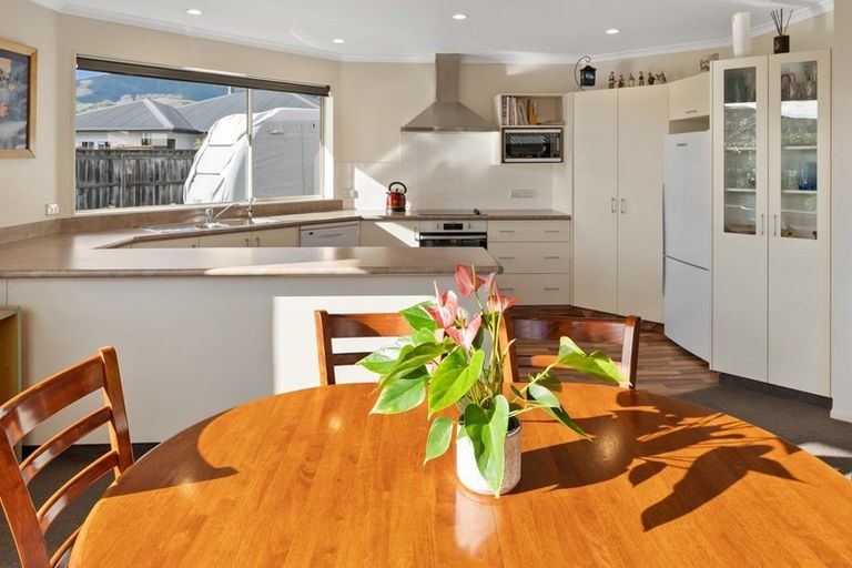 Photo of property in 8 Baxter Place, Stoke, Nelson, 7011