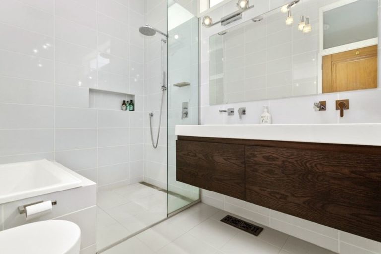 Photo of property in 17 Saint Albans Grove, Woburn, Lower Hutt, 5010