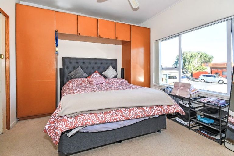 Photo of property in 16 Ranfurly Road, Papatoetoe, Auckland, 2104