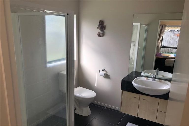 Photo of property in 12 Peachstone Lane, Henderson, Auckland, 0612