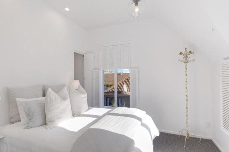 Photo of property in 1/34 Aikmans Road, Merivale, Christchurch, 8014