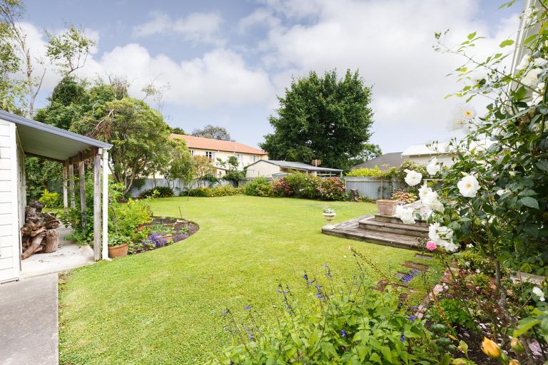 Photo of property in 12 Moerangi Street, West End, Palmerston North, 4410