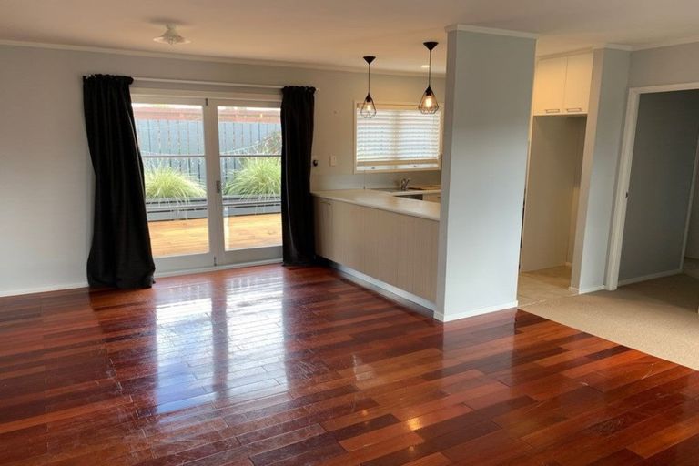 Photo of property in 2/112 Ennis Avenue, Pakuranga Heights, Auckland, 2010