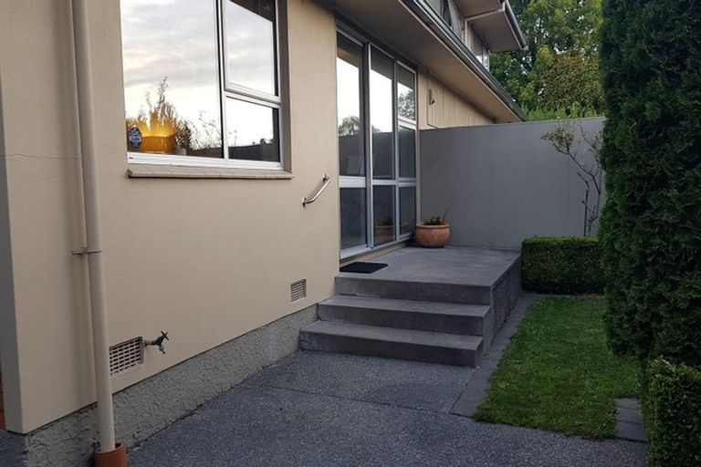 Photo of property in 150 Straven Road, Fendalton, Christchurch, 8014