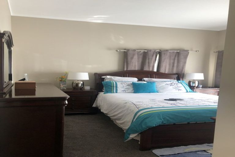 Photo of property in 44a De Havilland Drive, Goodwood Heights, Auckland, 2105